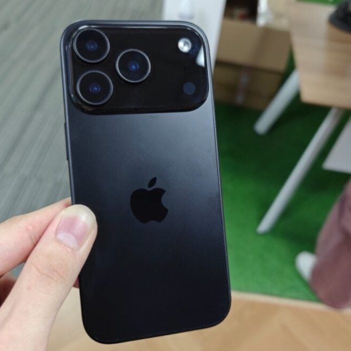 iPhone 17 Pro Max OU R$12.500 PIX!